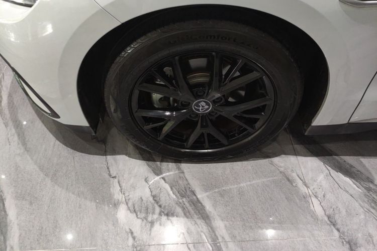 BYD Han 2024 car image #9