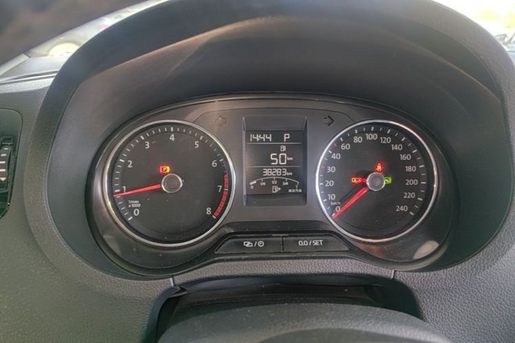 Volkswagen Polo 2017 car image #12