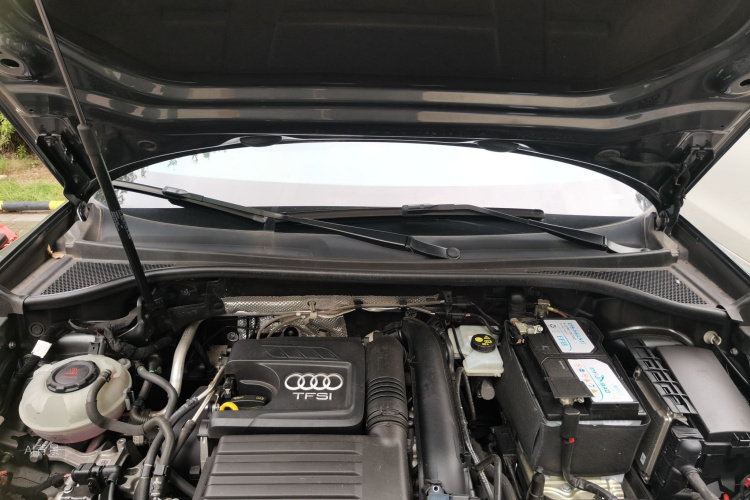 Audi Q3 2022 car image #22