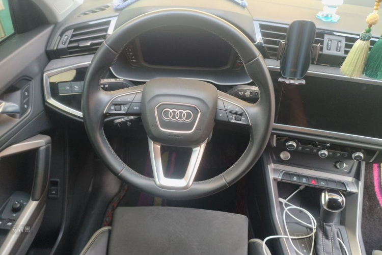 Audi Q3 2022 car image #12