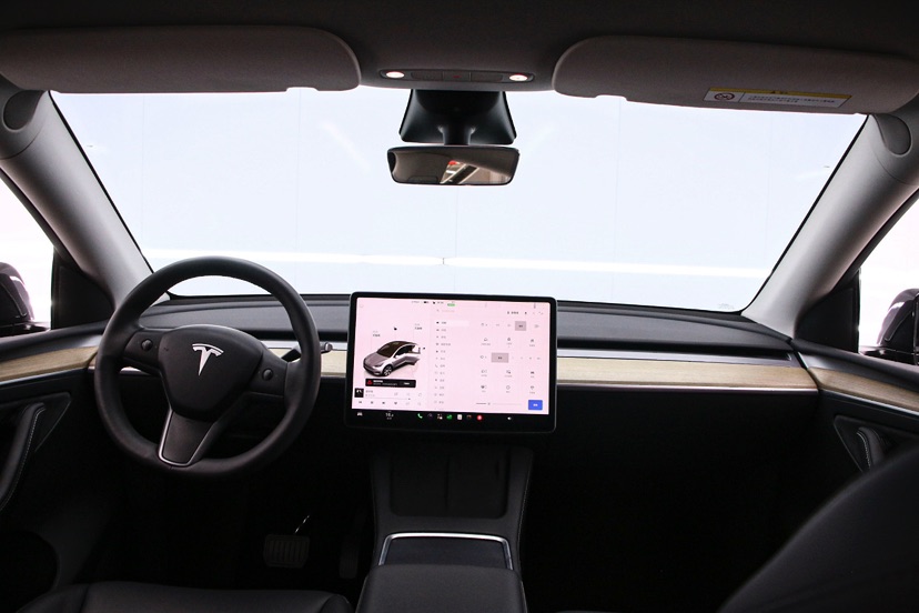 Tesla Model Y 2023 #5 Tesla Model Y 2023 car image #5