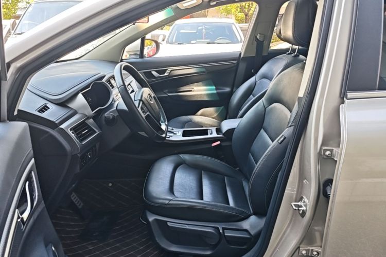 GEELY Emgrand GS 2018 car image #15