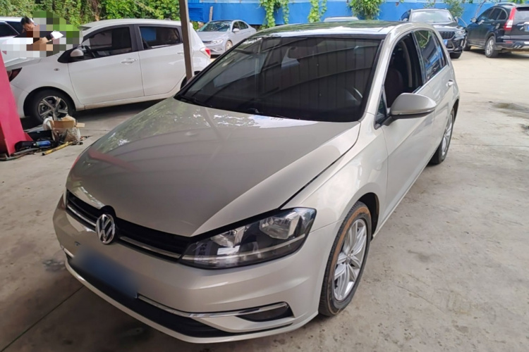 Volkswagen Golf 2018 car image #2