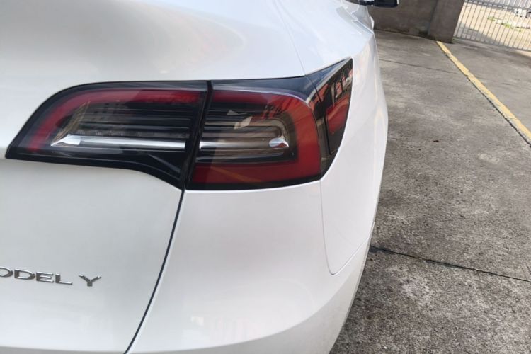 Tesla Model Y 2022 car image #8