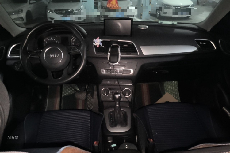 Audi Q3 2019 car image #11