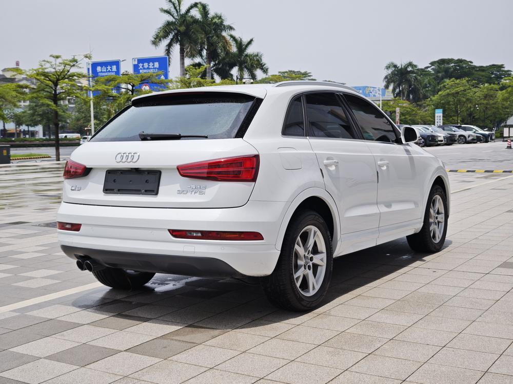 Audi Q3 2018 car image #5