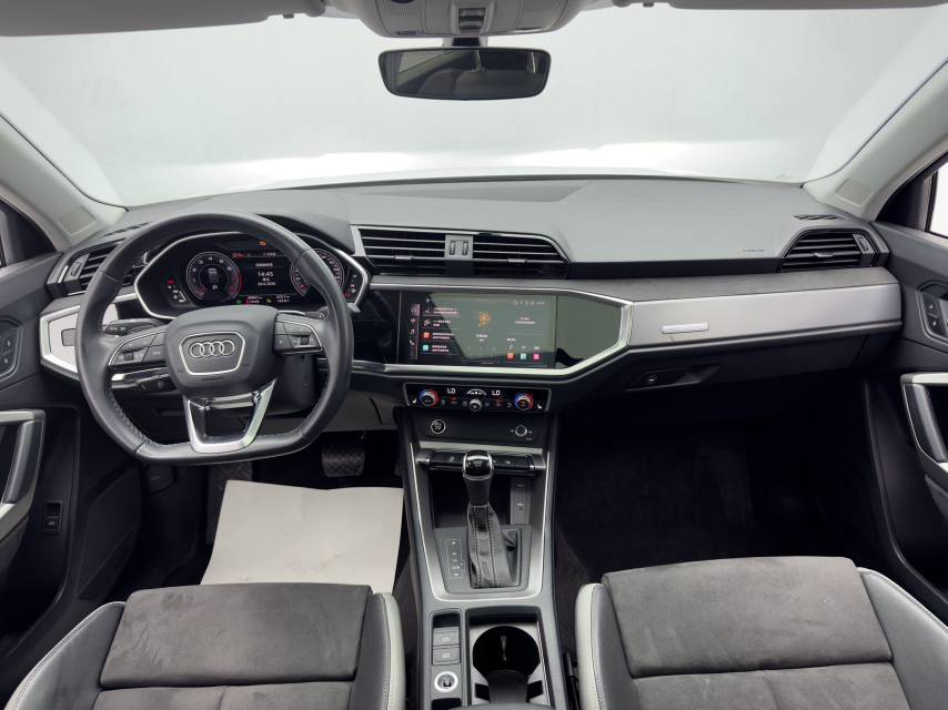 Audi Q3 2022 car image #10
