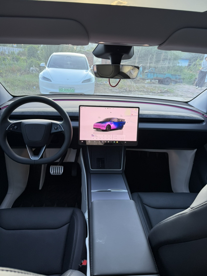 Tesla Model Y 2025 #7 Tesla Model Y 2025 car image #7