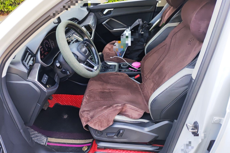 Audi Q3 2019 car image #19
