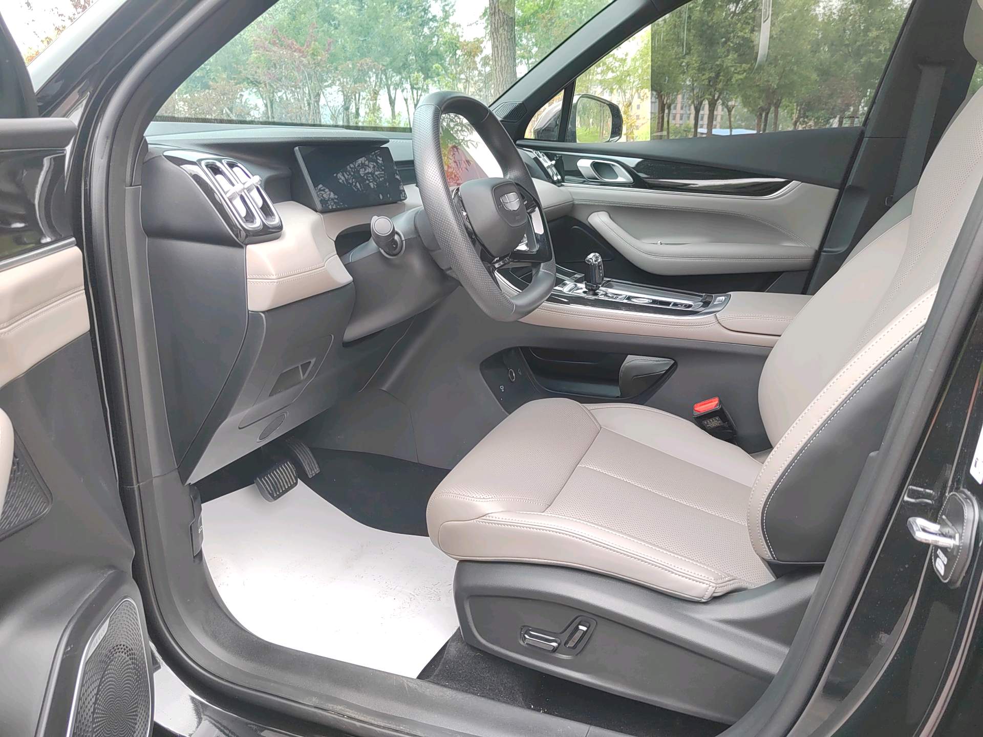 GEELY Boyue L 2025 car image #7