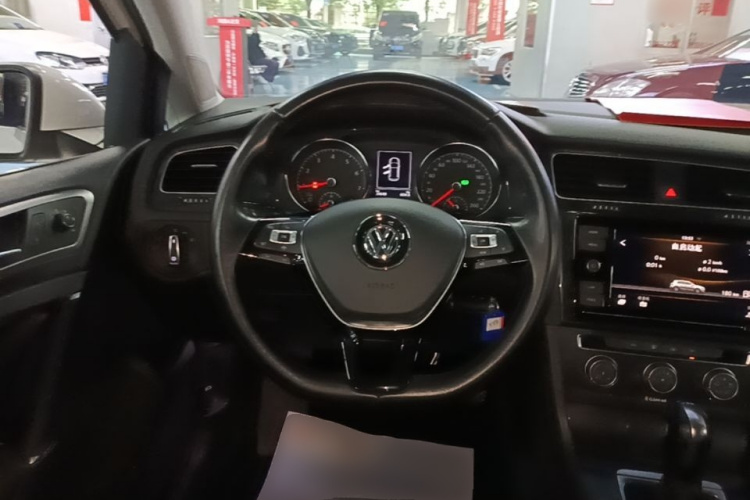 Volkswagen Golf 2019 car image #15
