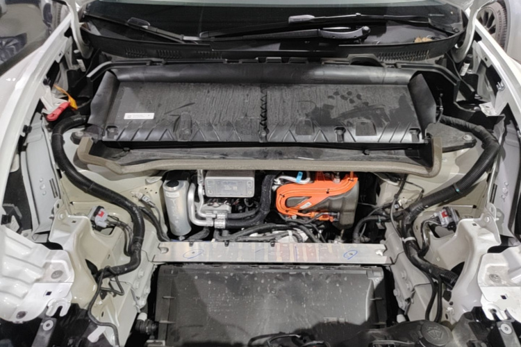 Tesla Model Y 2025 car image #20