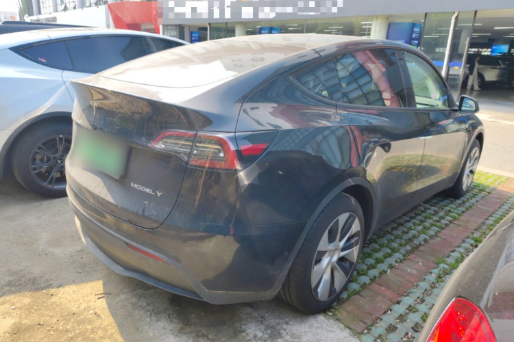 Tesla Model Y 2023 #7 Tesla Model Y 2023 immagine di auto #7