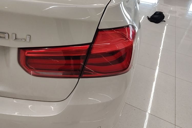 BMW 3 Series 2019 car image #8