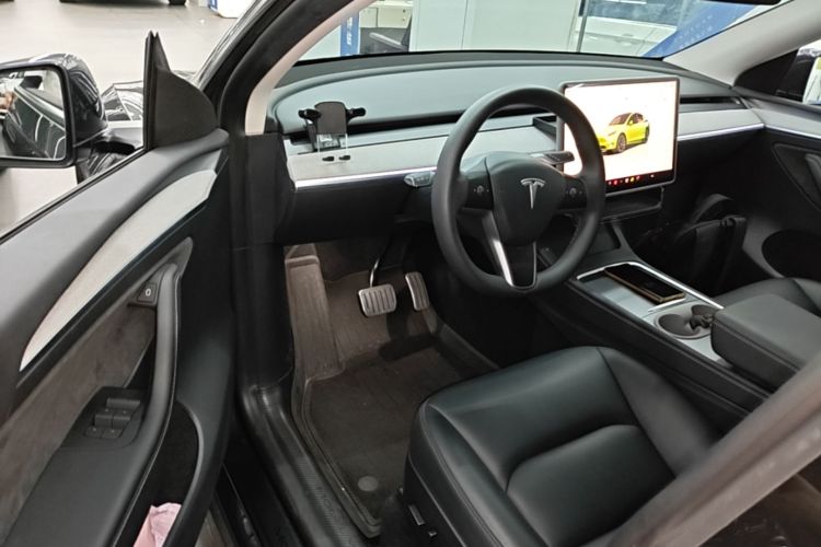 Tesla Model Y 2024 #16 Tesla Model Y 2024 car image #16