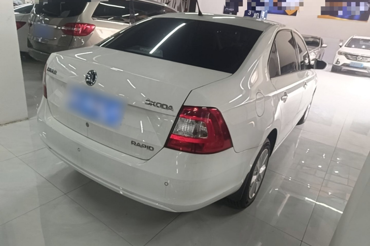 Skoda Rapid 2015 #7 Skoda Rapid 2015 car image #7