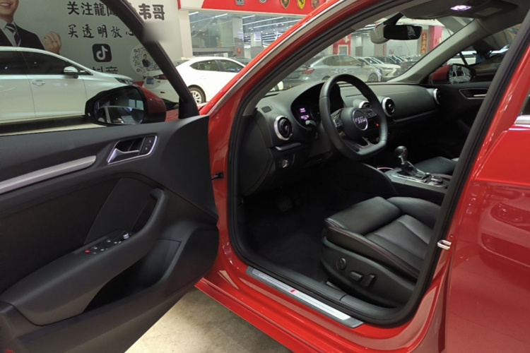 Audi A3 2018 car image #16