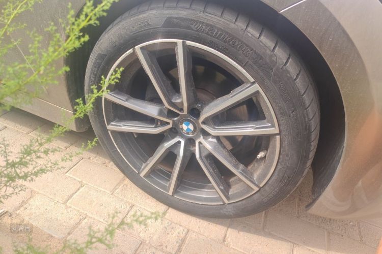 BMW 3 Series 2021 car image #9