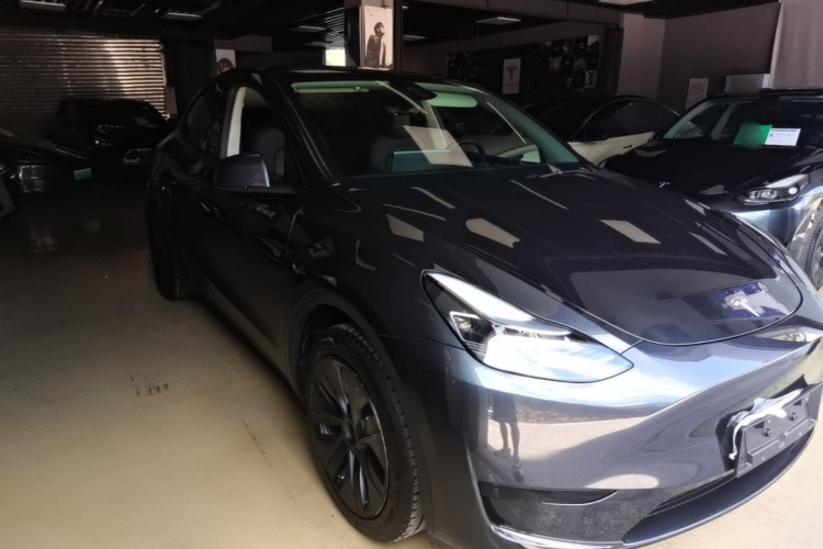 Tesla Model Y 2024 #4 Tesla Model Y 2024 car image #4