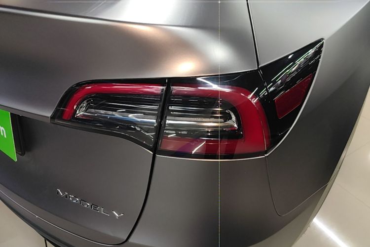 Tesla Model Y 2023 car image #8