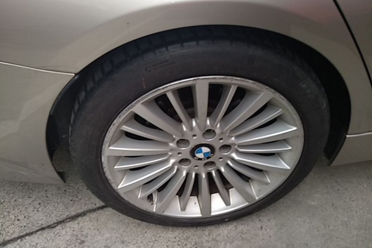 BMW 3 Series 2018 immagine di auto #10