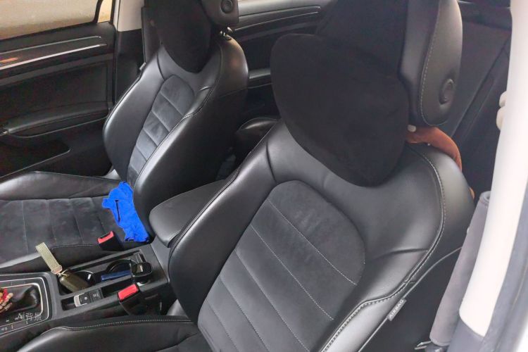 Volkswagen Golf 2018 car image #17