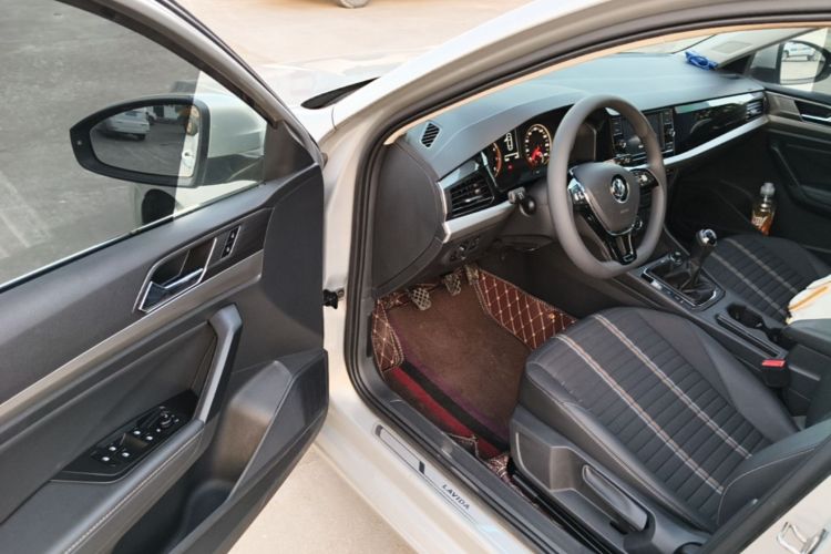 Volkswagen Lavida 2019 car image #16