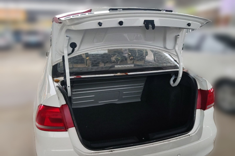 Volkswagen Santana 2017 car image #21