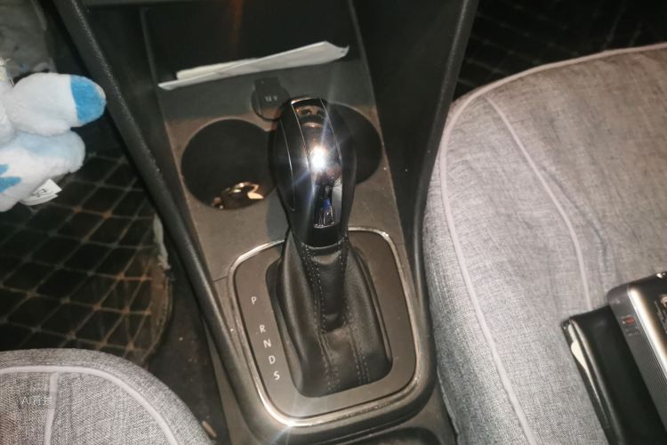 Volkswagen Polo 2017 car image #16