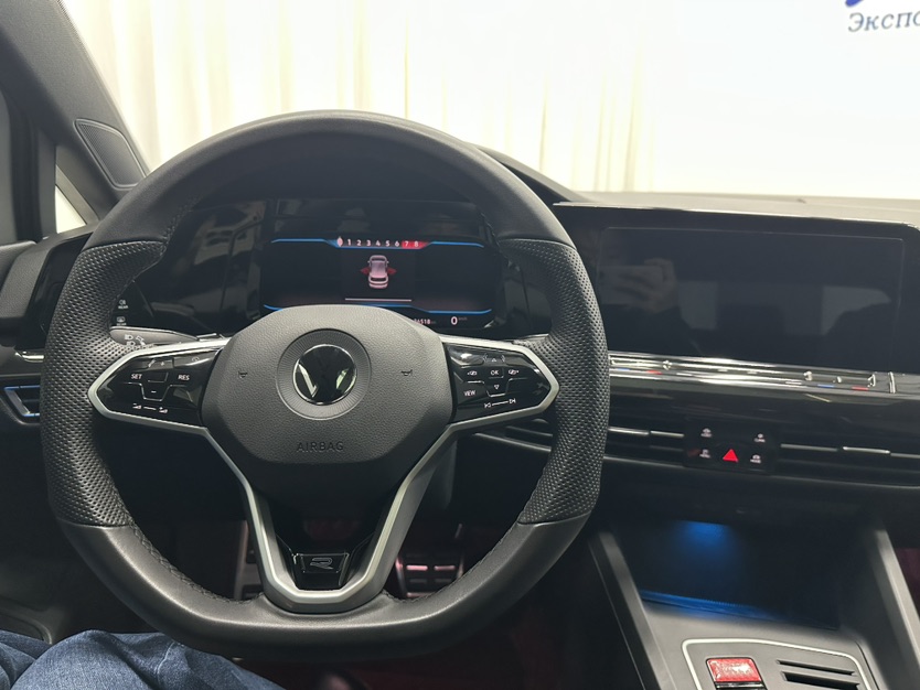 Volkswagen Golf 2023 car image #10