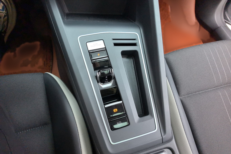 Volkswagen Golf 2023 car image #23