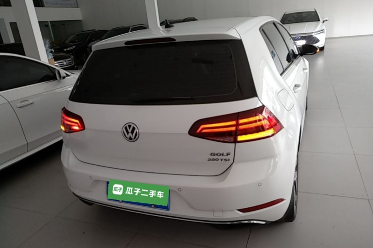 Volkswagen Golf 2020 car image #6