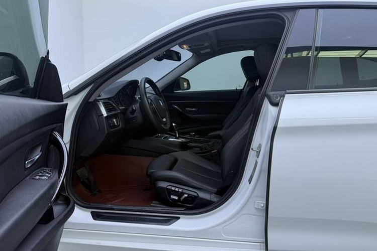 BMW 3 Series GT 2018 #17 BMW 3 Series GT 2018 car image #17