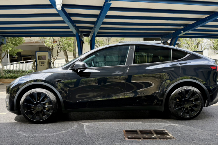 Tesla Model Y 2023 #6 Tesla Model Y 2023 immagine di auto #6