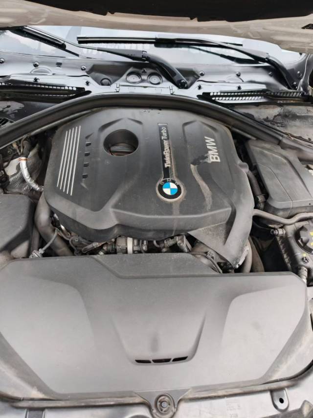 BMW 3 Series 2019 car image #9