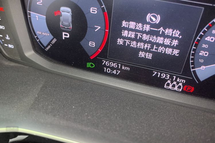 Audi Q3 2019 car image #14