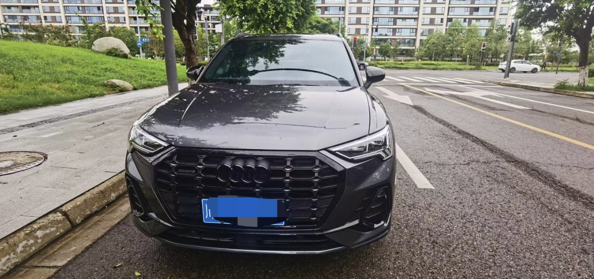 Audi Q3 2023 car image #2