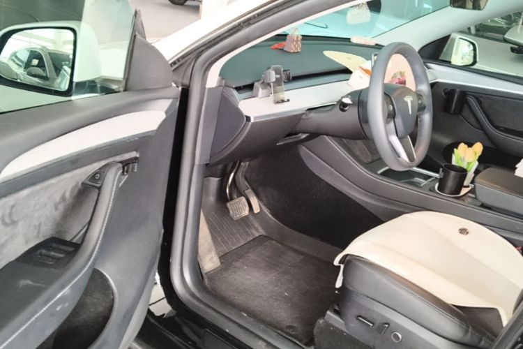 Tesla Model Y 2023 #16 Tesla Model Y 2023 car image #16