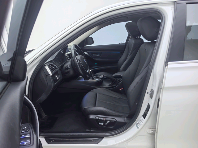 BMW 3 Series 2018 immagine di auto #7
