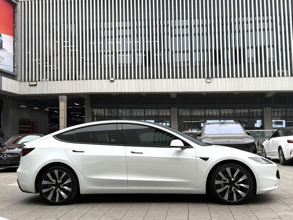 Tesla Model 3 2024 immagine di auto #6