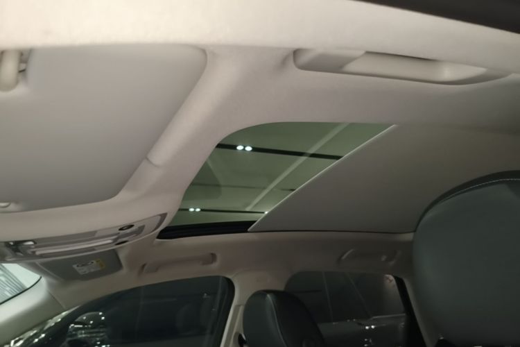 Audi Q3 2022 car image #18