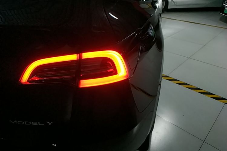 Tesla Model Y 2023 #8 Tesla Model Y 2023 car image #8