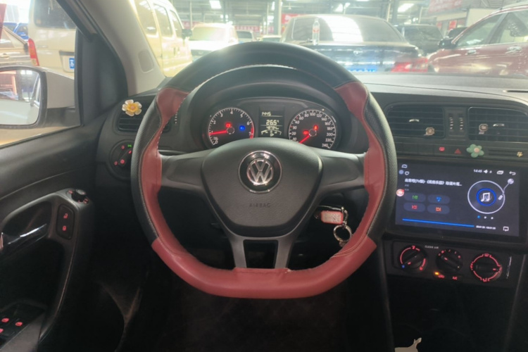 Volkswagen Polo 2018 car image #11