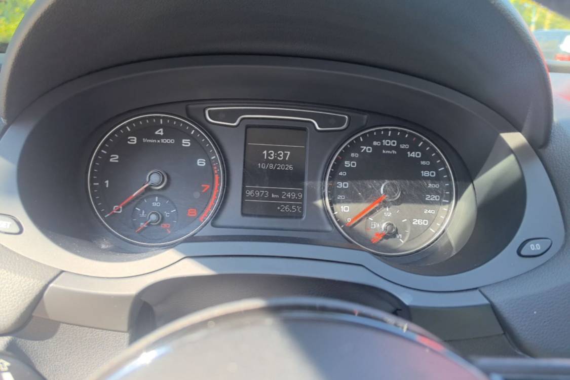 Audi Q3 2015 car image #26