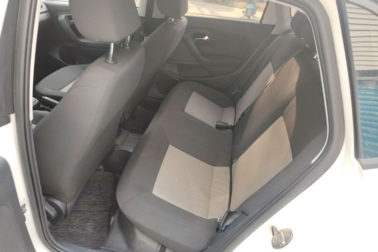 Volkswagen Polo 2017 car image #17