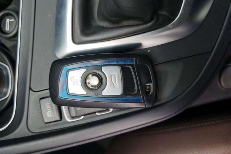 BMW 3 Series 2018 #9 BMW 3 Series 2018 car image #9