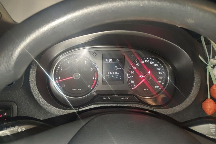Volkswagen Polo 2015 car image #13