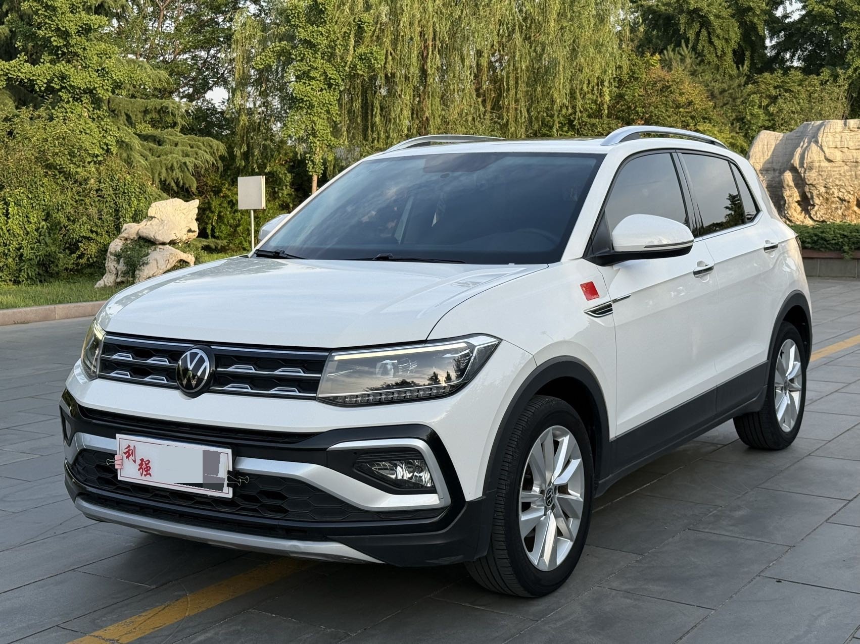 Volkswagen T-Cross 2021 car image 