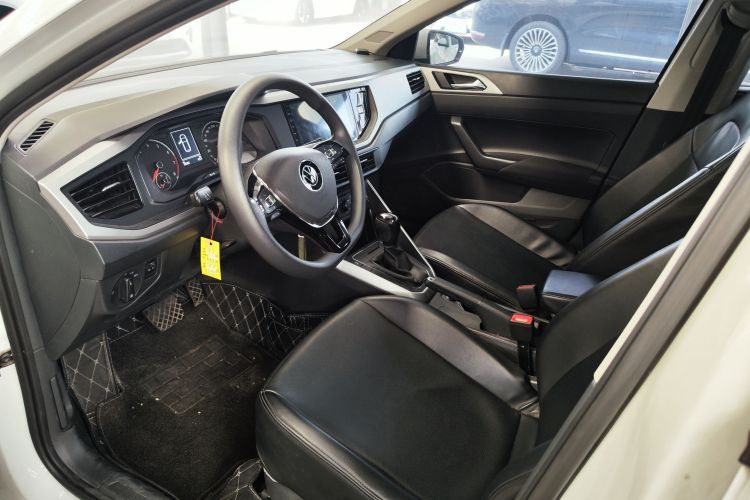 Volkswagen Polo 2021 car image #12