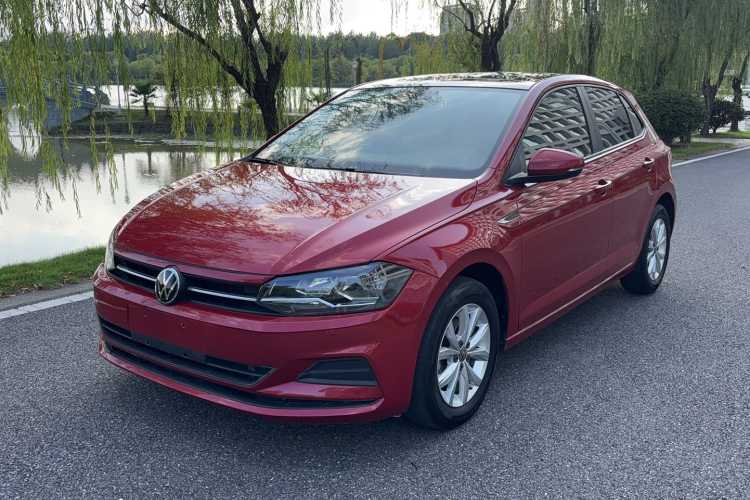 Volkswagen Polo 2021 car image #2